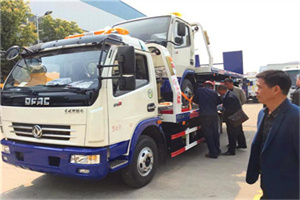 临沂汽车道路救援拖车价格